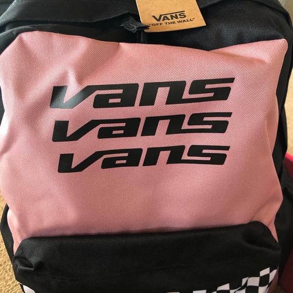 🎉SALE🎉 NWT Unisex Vans “Sporty Realm” backpack. - Picture 2 of 11